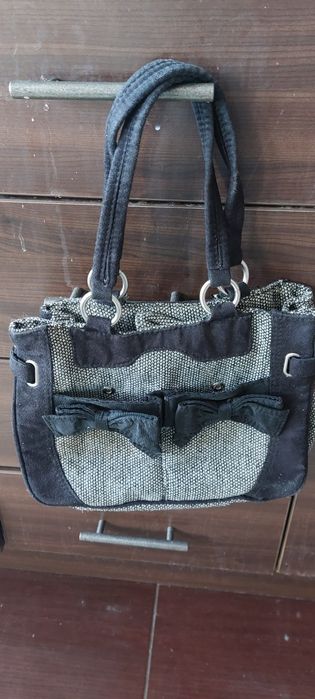 Продавам дамска чанта.