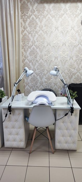 Сдам стол для мастера маникюра