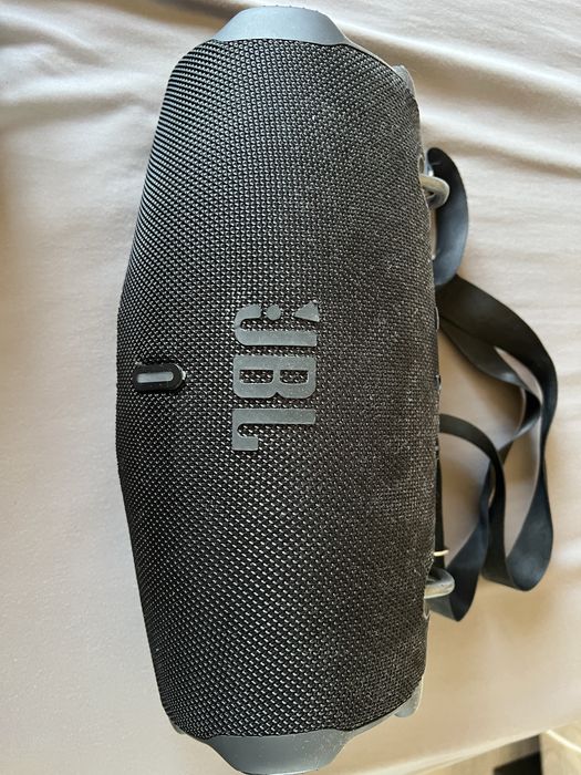 JBL преносима Bluetooth колонка