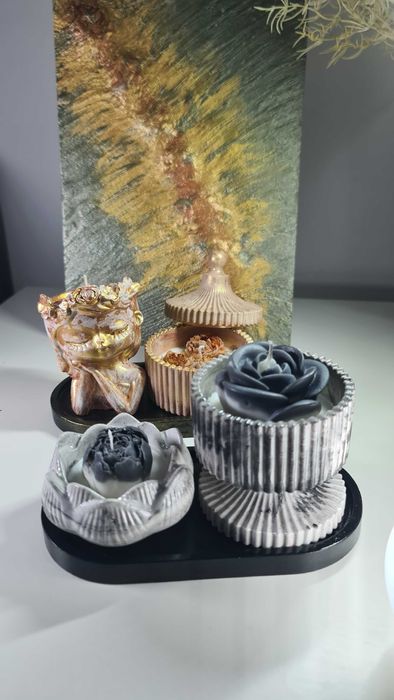 Свещи цветя от соев восък в гипсокерамични ръчно изработени изделия