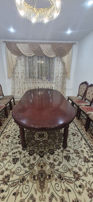 Продам деревянный стол и стулья