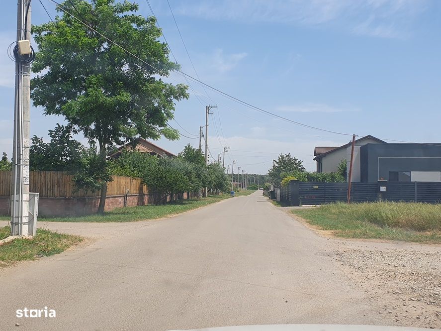Teren Balotesti,langa padure,case construite pe strada, 61000 euro