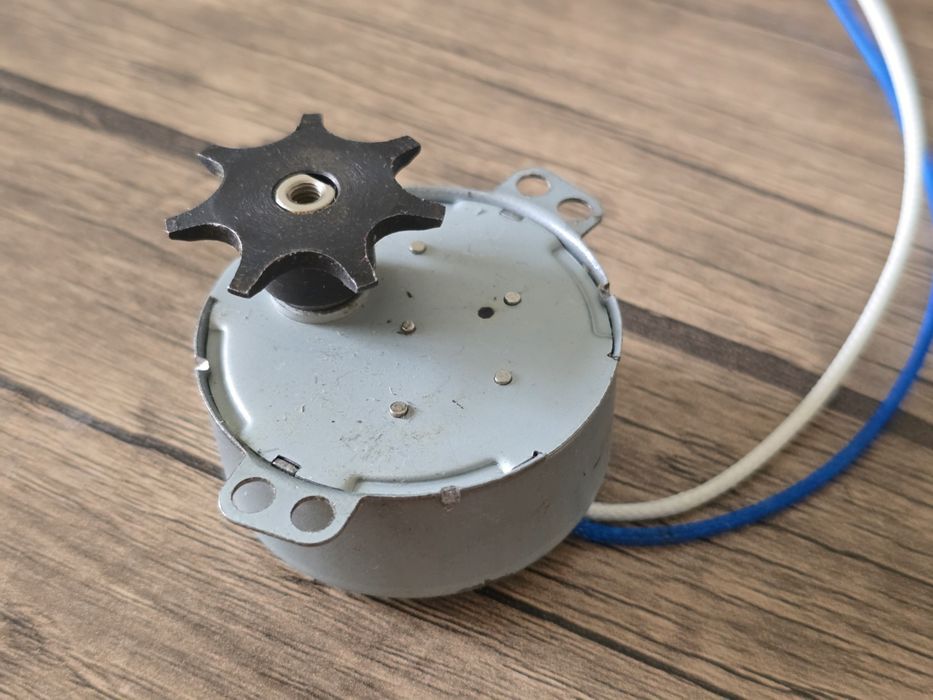 Inkubatorga motor sariq/мотор инкубатор автоповорот/inkubator zapchast