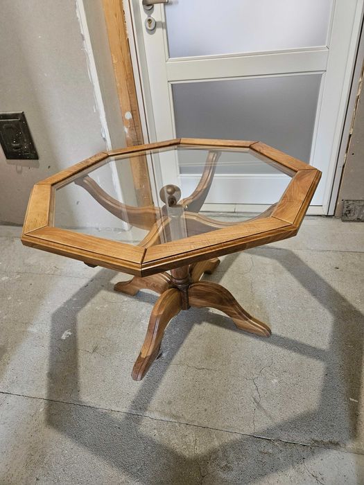 Холни маси от дърво