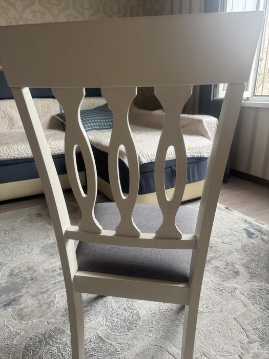 Стулья гостинные белые