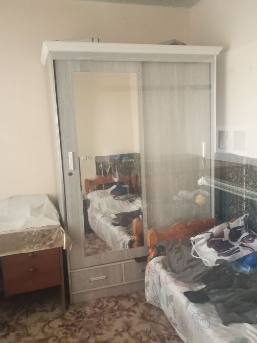 Стол стул,печь,посуда,бочка,хон тахта,умывалка