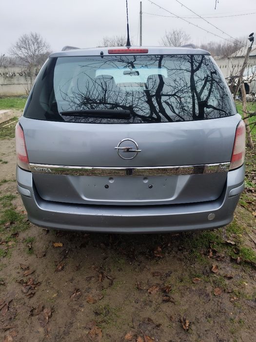 Dezmembrez Opel Astra h 16 benzină