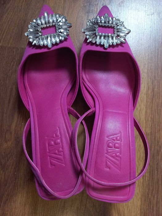 Дамски сандали на нисък ток Zara