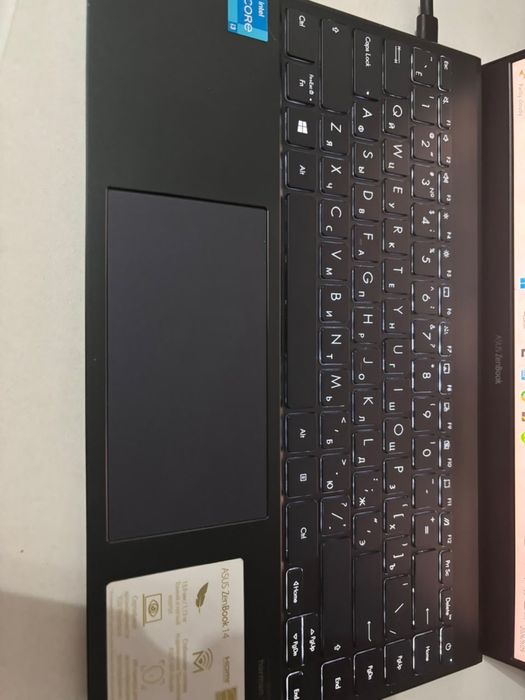 ASUS ZenBook 14 UX425EA / Core i3 / 8 ГБ / SSD