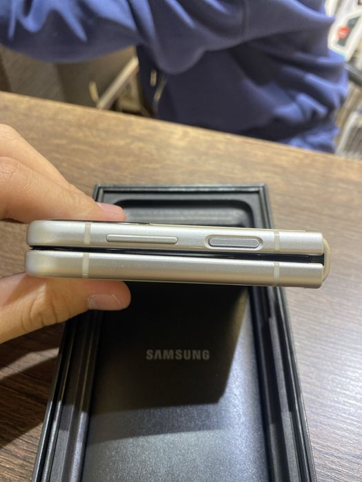 Galaxy Z flip3 5g