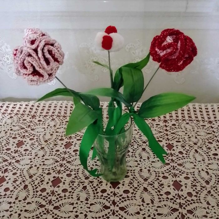 Двуцветни розички на цена  5 лв за брой.