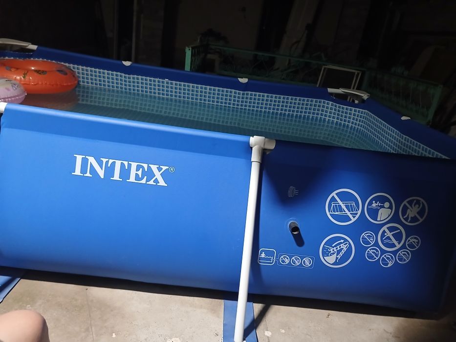 Бассейн фирмы intex