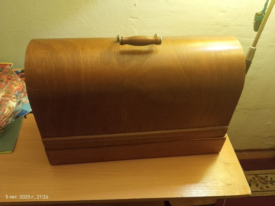 Продам швейную машинку