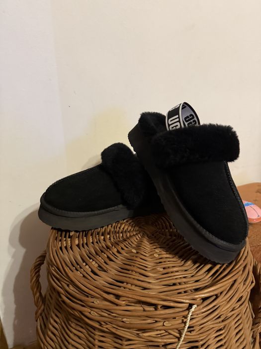 Papuci marca UGG piele intoarsa