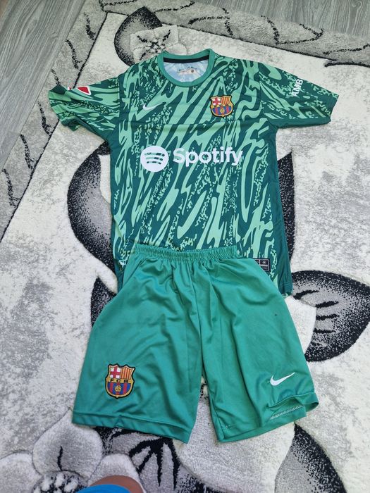 Vand echipament cu barcelona de portar