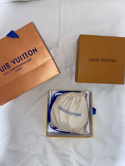 Curea model LV – stil elegant, cataramă neagră