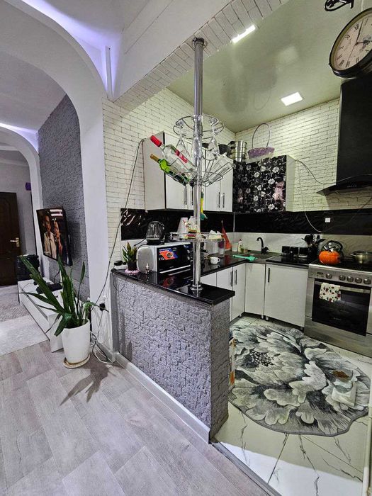 Продаю свою трёхкомнатную квартиру Чиланзар метро Мирзо Улугбек