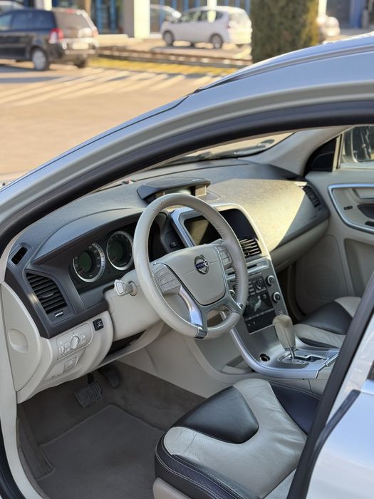 Volvo XC60 T6 304HP