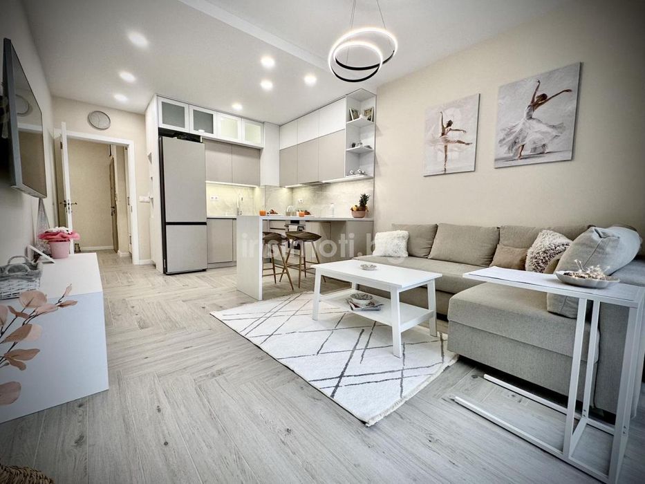 Под наем , €900, 70кв.м. в Хладилника