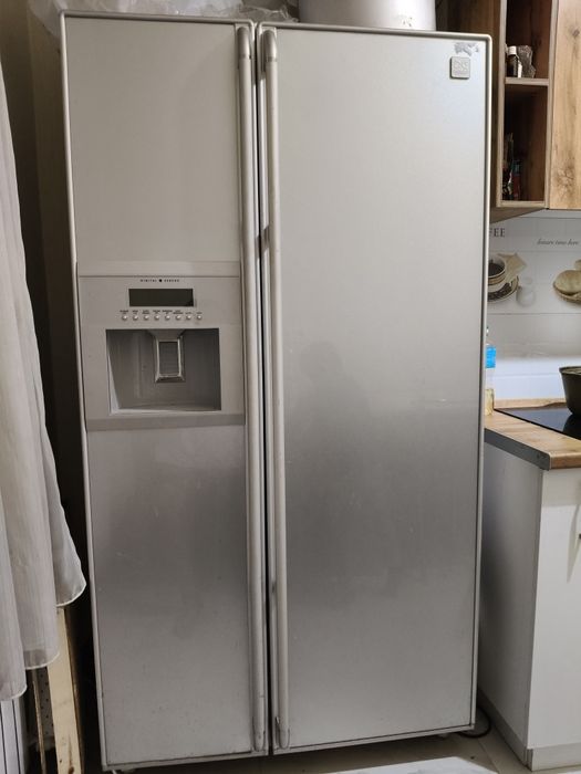 Холодилник в рабочем состояние