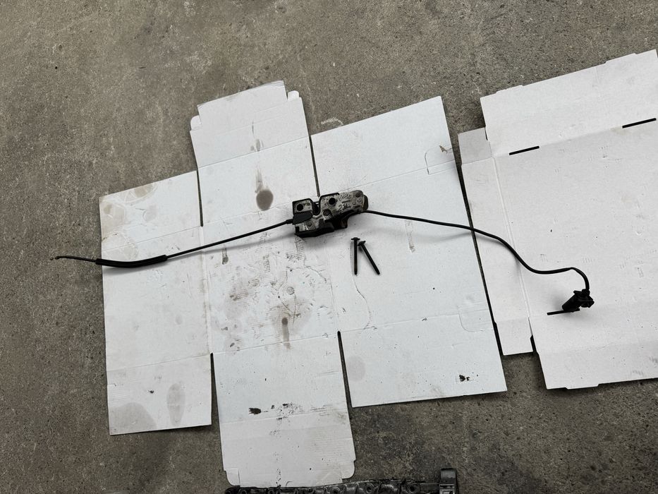 Incuietoare yala broasca trager capota passat b6 b7 cc 3c1823187