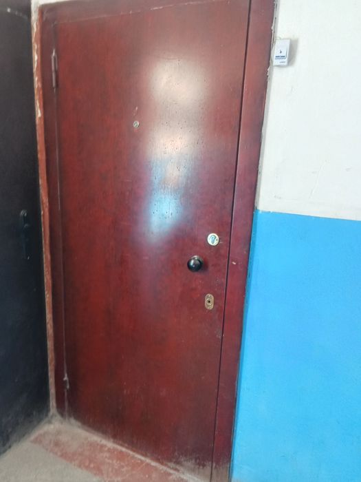 Продам железную дверь