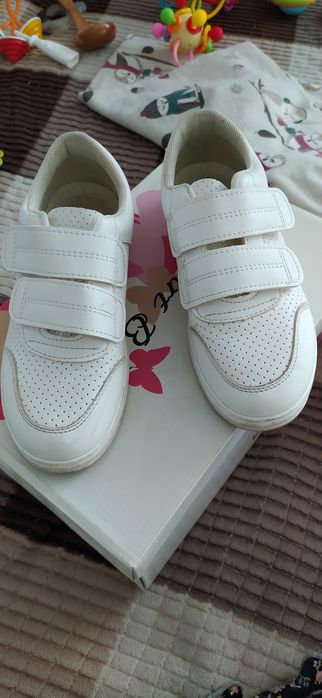 Кроссовки женские