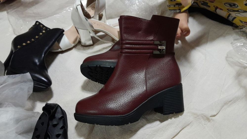 Продам женские сапоги