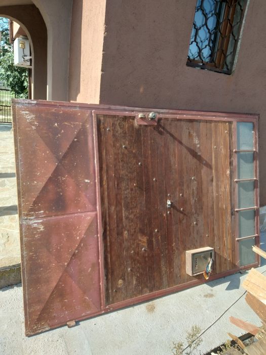 Гаражи врати два броя