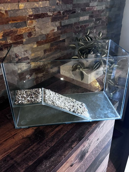 Acvariu  ca nou pentru pesti sau broscute