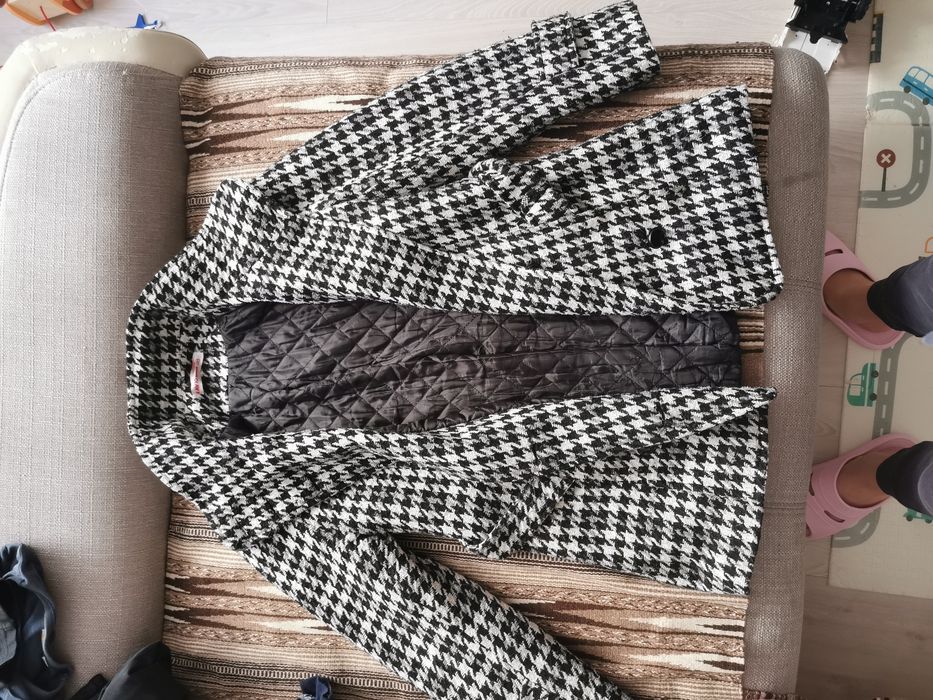 Palton alb cu negru