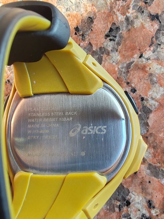 Часовник Asics..