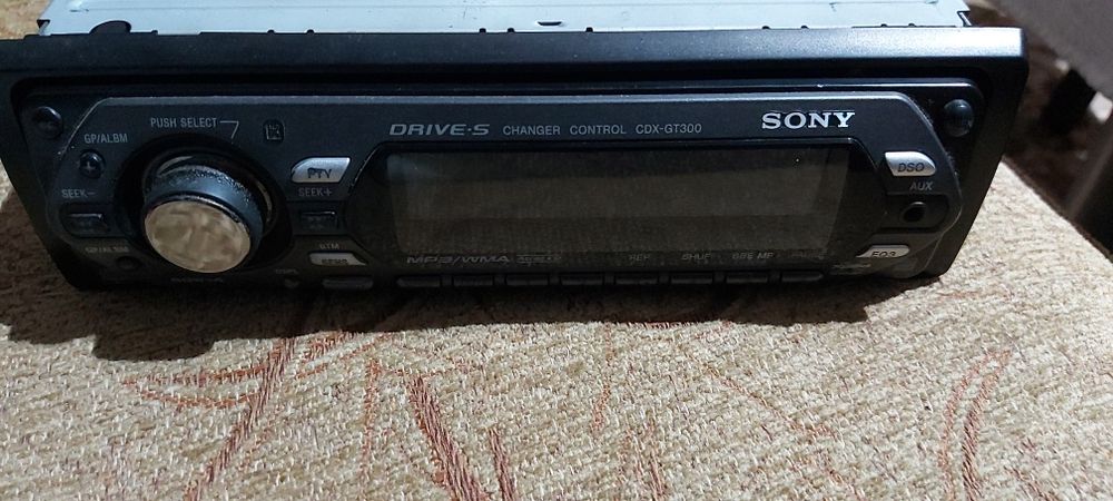 Vand cd player auto Sony cu telecomanda