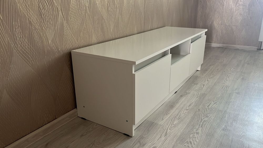 Напольная тумба под телевизор