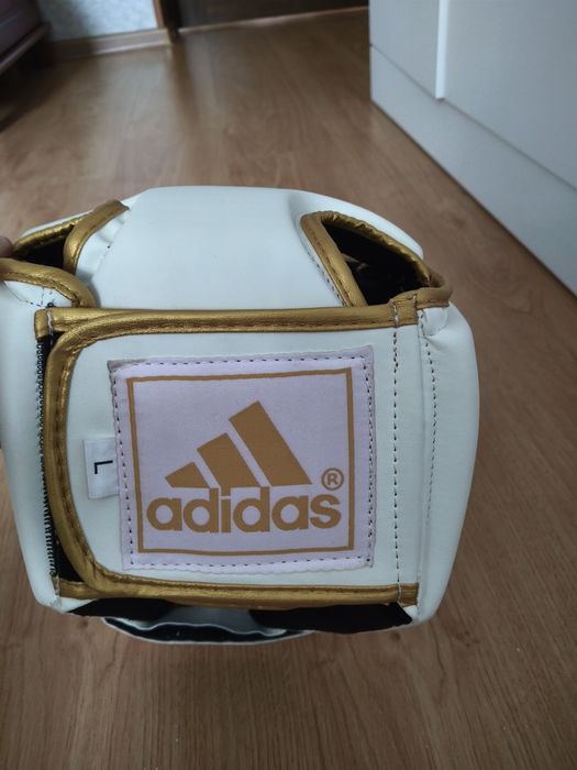 Продам боксерский шлем ADIDAS