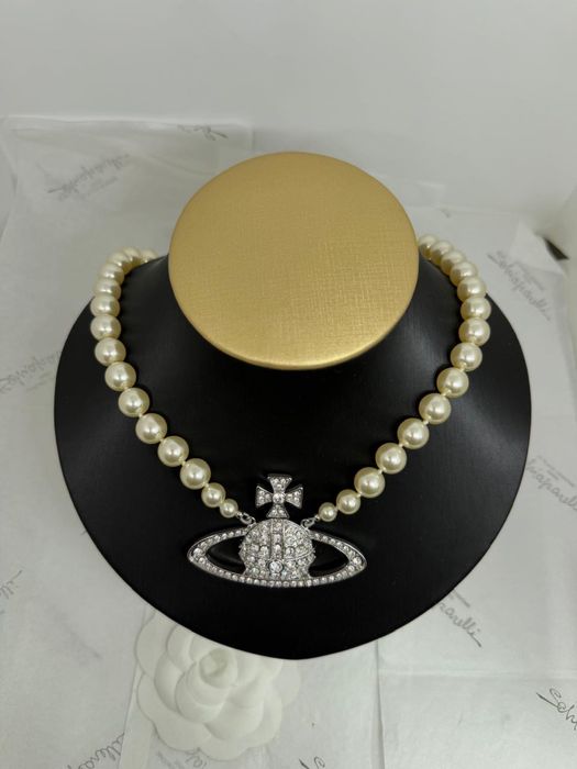 Сотуары  чокеры от Шанель