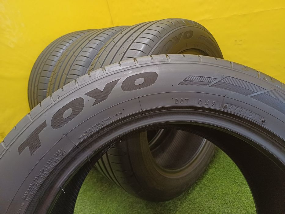 Шины 255 55 R18 Toyo комплект