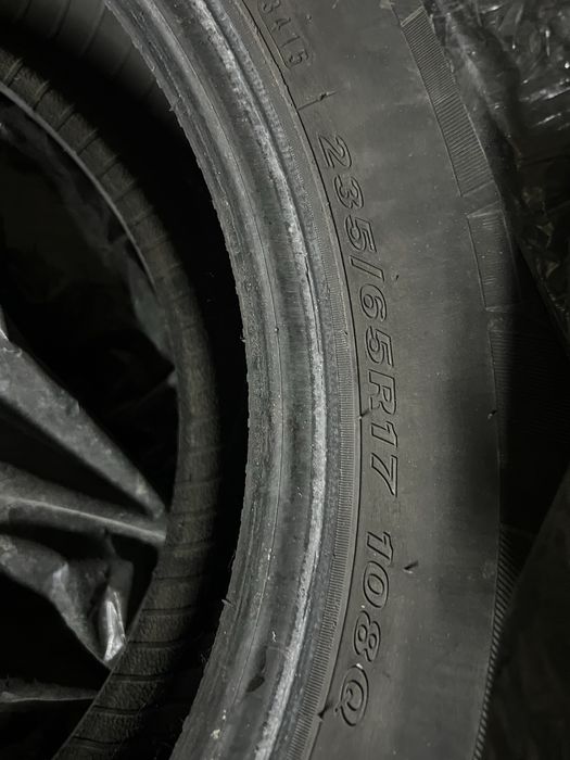 Продам резину 235/65R17