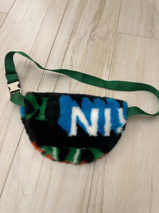 Set KIRIN palarie si borseta bin blana pufoasa