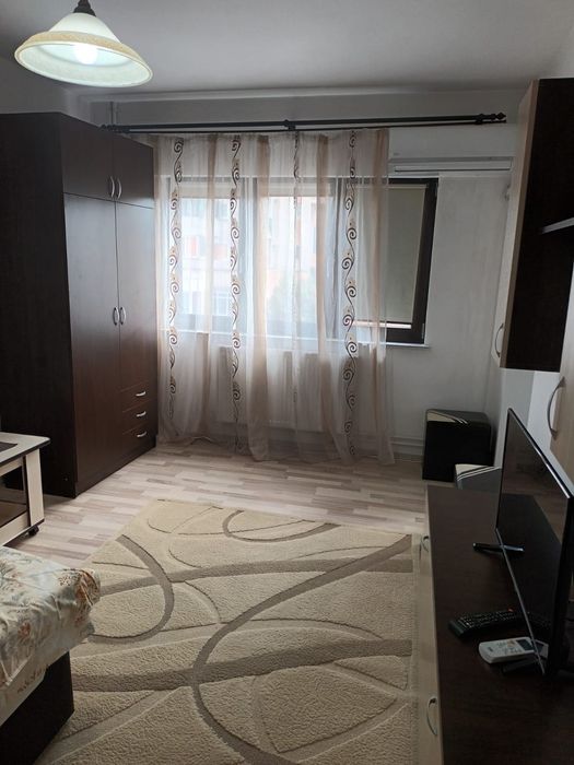 Inchiriere garsoniera - zona linistita/centrala (Disponibila din 15 iunie)