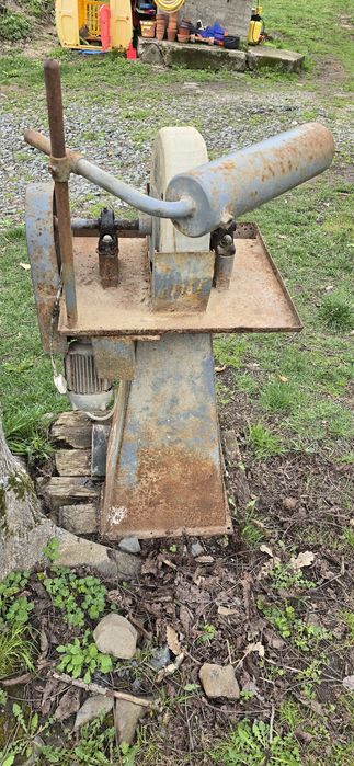Polizor cu piatra naturala pe apă