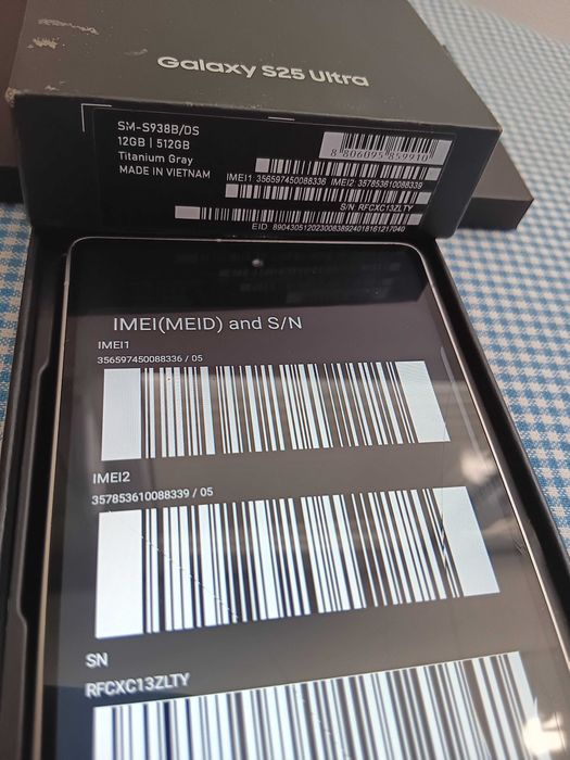 Samsung Galaxy S25 Ultra, functional, cu fisura la ecran