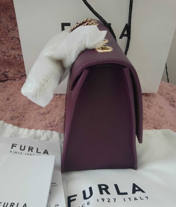 Много сладка оригинална чанта Furla