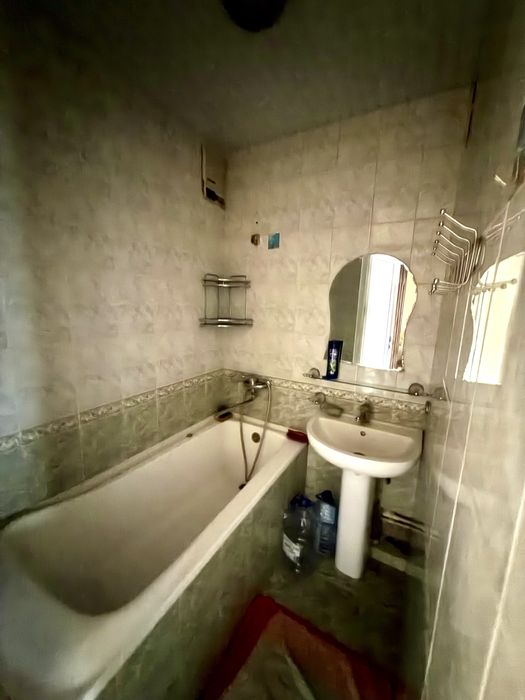 Мархабо.Сдаётся 3х комнатная квартира.14-Школа