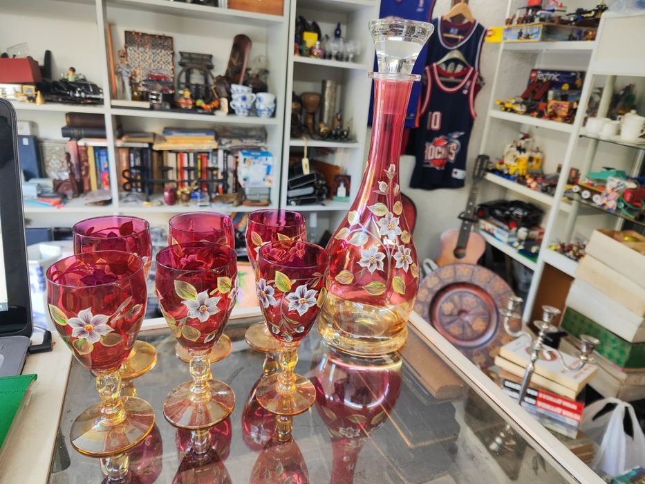Чешки сервиз за алкохол Бохемия НОВ
Гарафа с шест чаши ръчно декорирани.
Доставка за страната с Еконт с преглед.

Цена 120 евро.