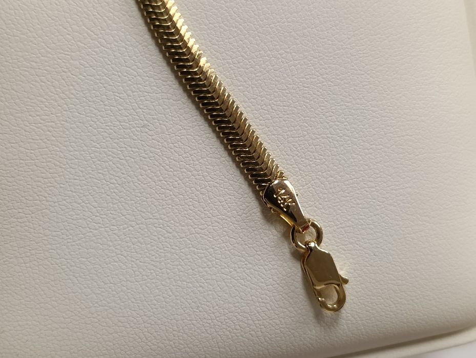 Золотоя цепочка, змейка,проба 585, вес 18,54 длина 60 см,фирма мидас.