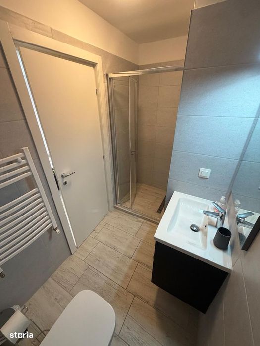 Garsonieră modernă de închiriat, 1 etaj, balcon