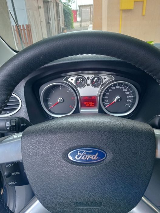 FORD Focus 2010 — imagine 5