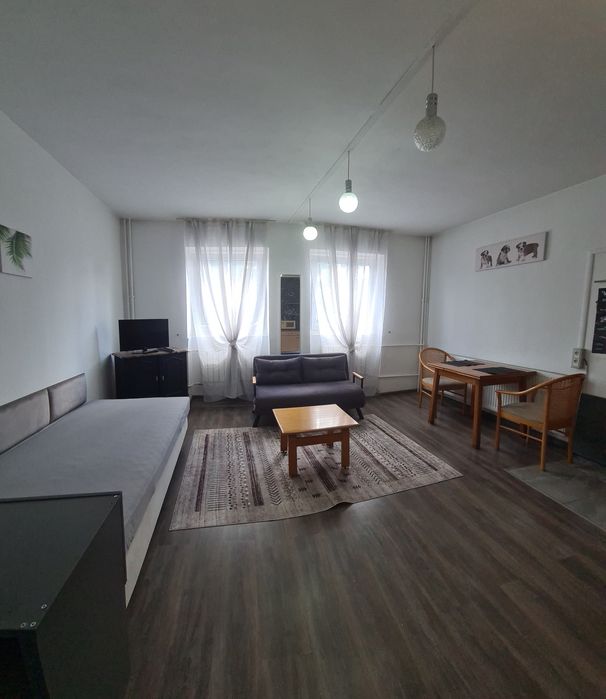 Garsonieră spatioasa la casa