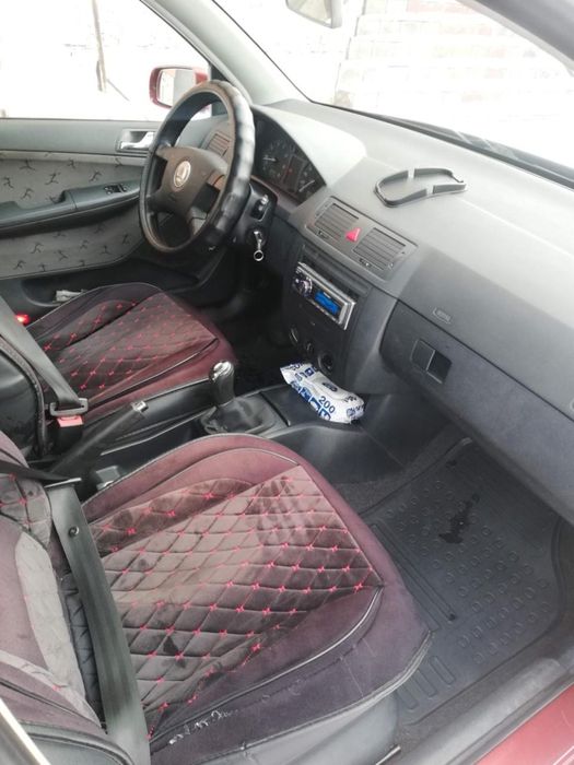 Продам машину Шкода фабия